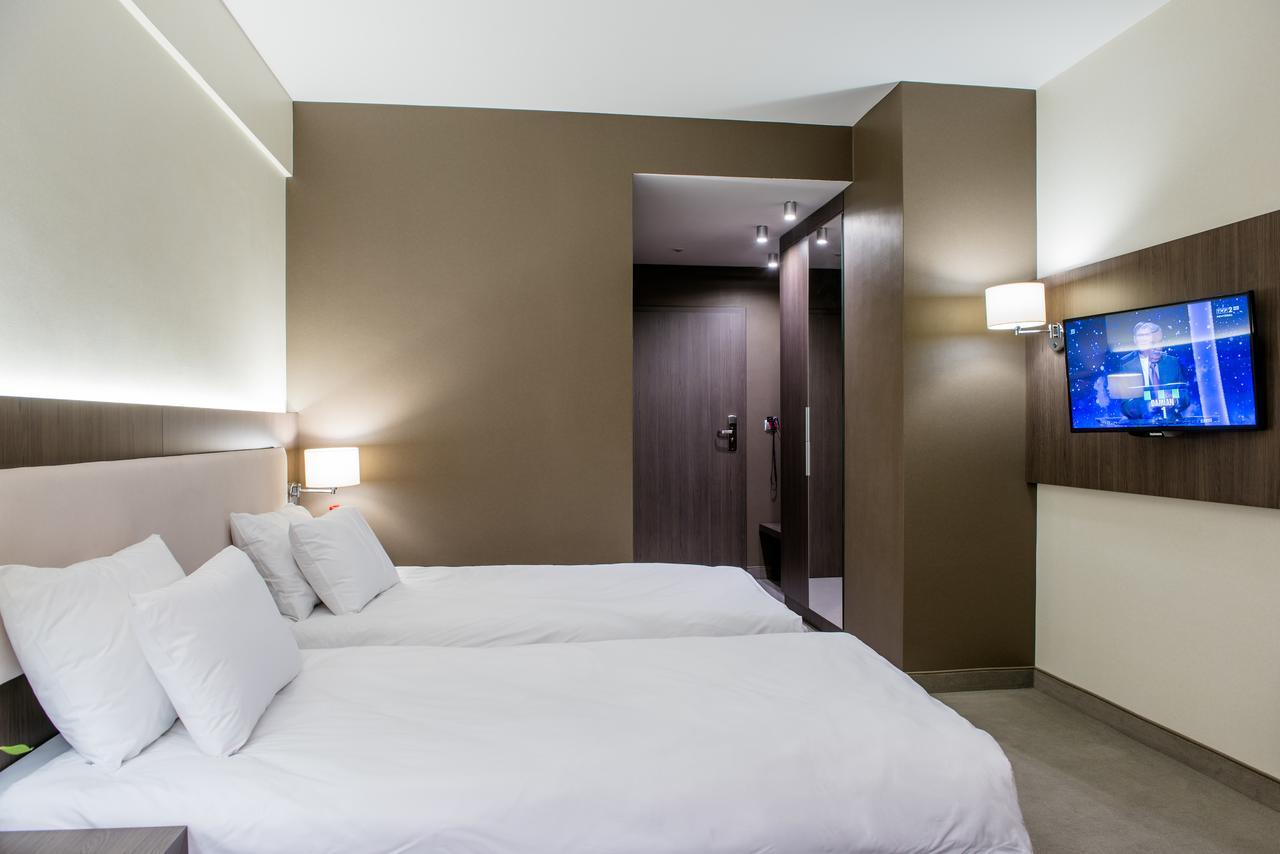 Hotel Kosma Kozmin Esterno foto