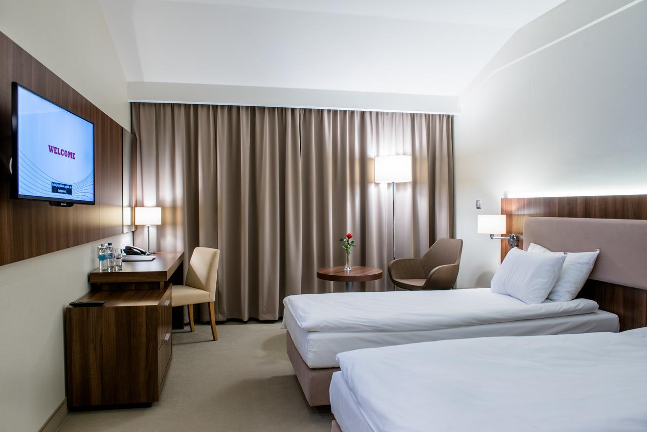 Hotel Kosma Kozmin Esterno foto