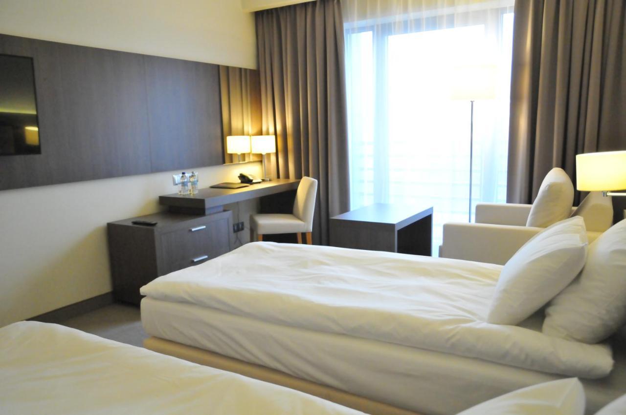Hotel Kosma Kozmin Esterno foto