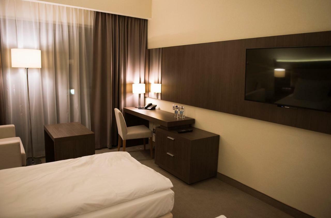 Hotel Kosma Kozmin Esterno foto