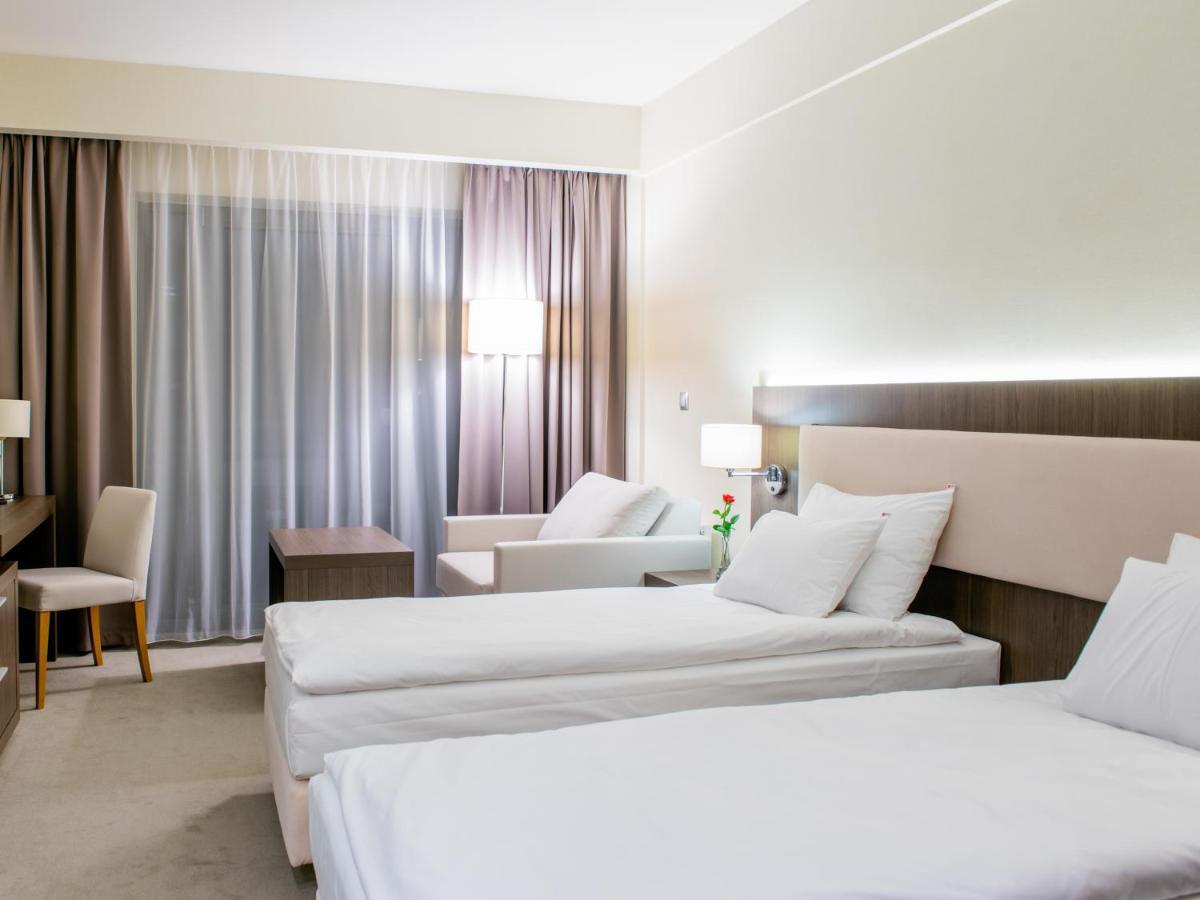Hotel Kosma Kozmin Esterno foto