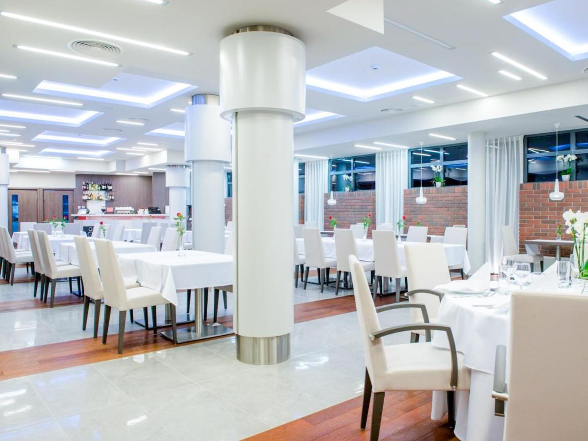 Hotel Kosma Kozmin Esterno foto