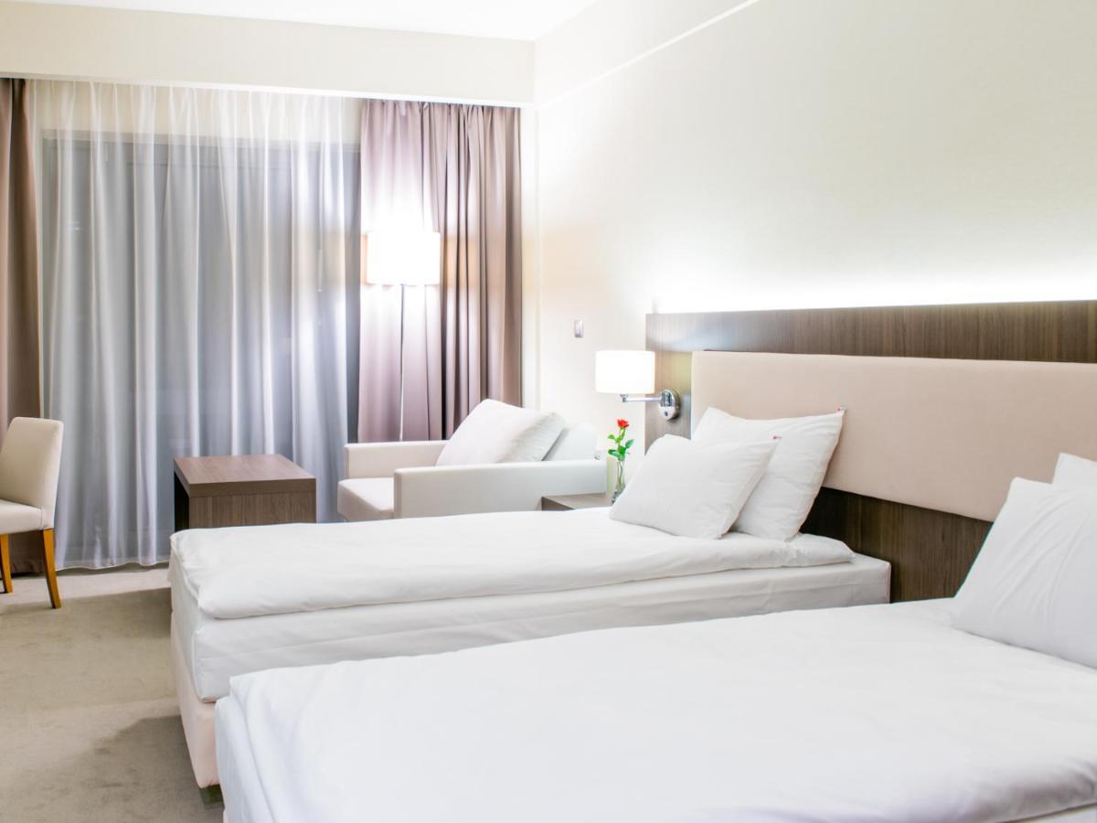 Hotel Kosma Kozmin Esterno foto