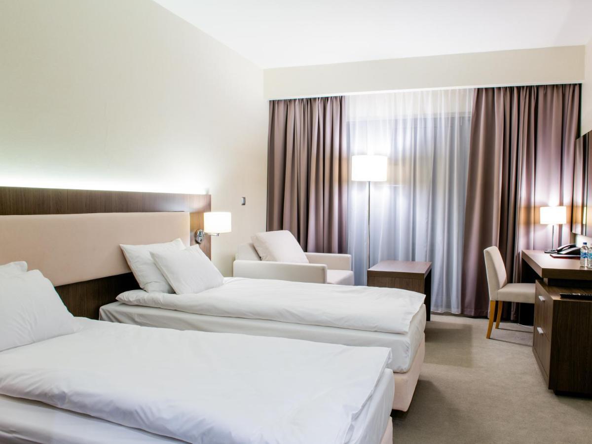 Hotel Kosma Kozmin Esterno foto