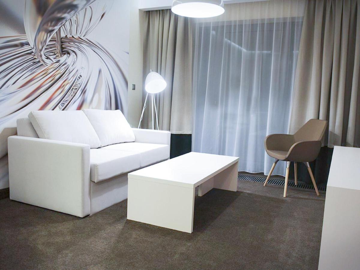 Hotel Kosma Kozmin Esterno foto