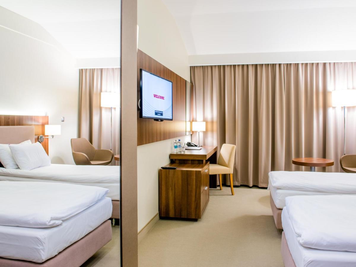 Hotel Kosma Kozmin Esterno foto