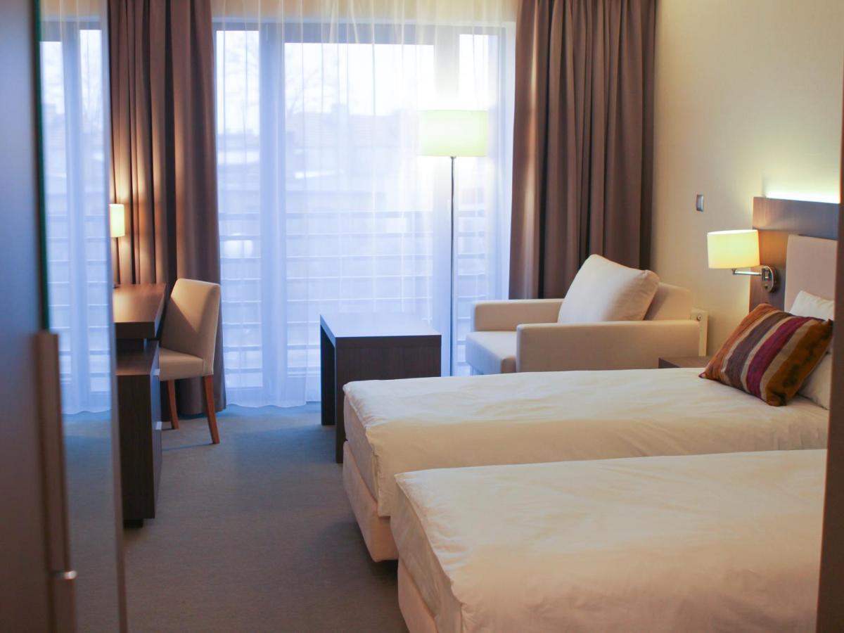 Hotel Kosma Kozmin Esterno foto
