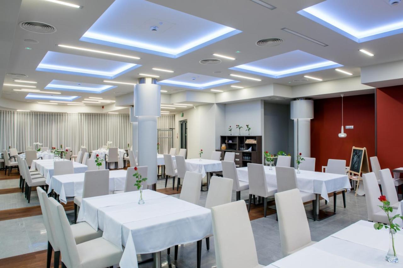 Hotel Kosma Kozmin Esterno foto