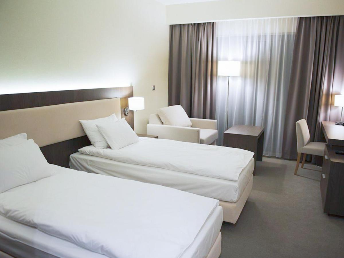 Hotel Kosma Kozmin Esterno foto