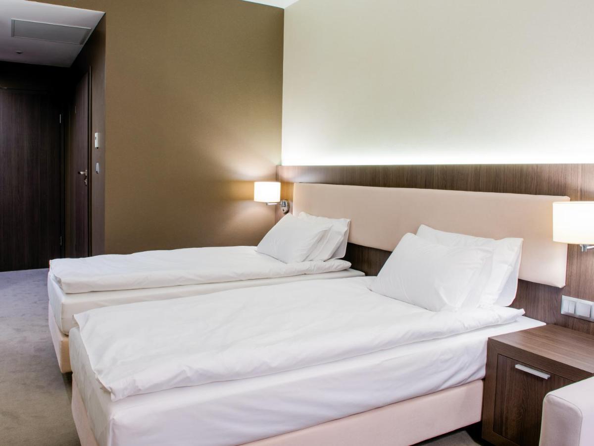 Hotel Kosma Kozmin Esterno foto